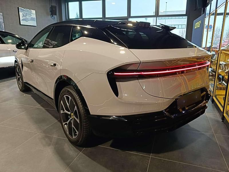 Nuova Lotus Eletre 441 kW (600 CV) 2026 Grigio kaimu SUV