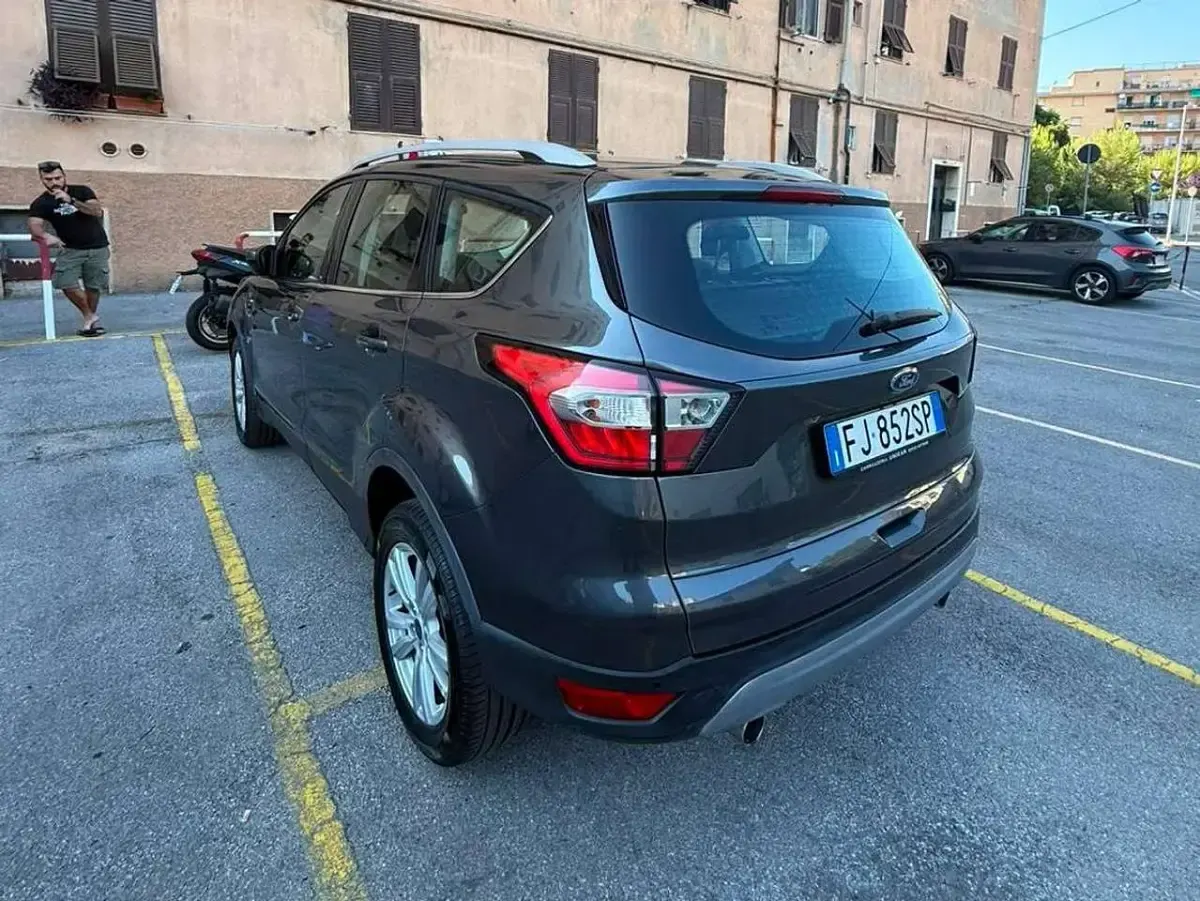 Usata Ford Kuga Titanium S 120 CV (88 kW) 2017 Grigio finanza SUV