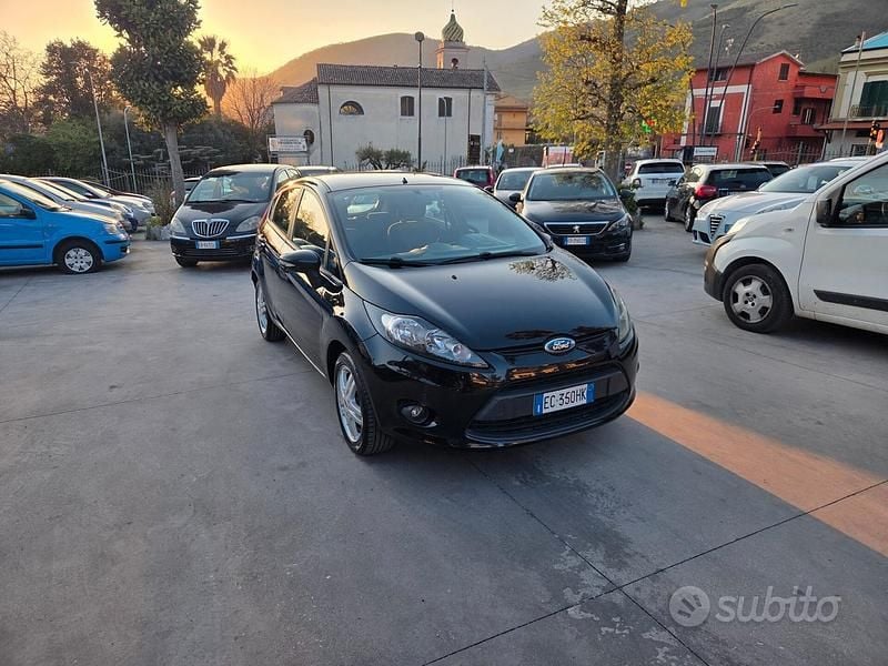 Usata Ford Fiesta Titanium 68 CV (50 kW) 2010 Nero Utilitaria