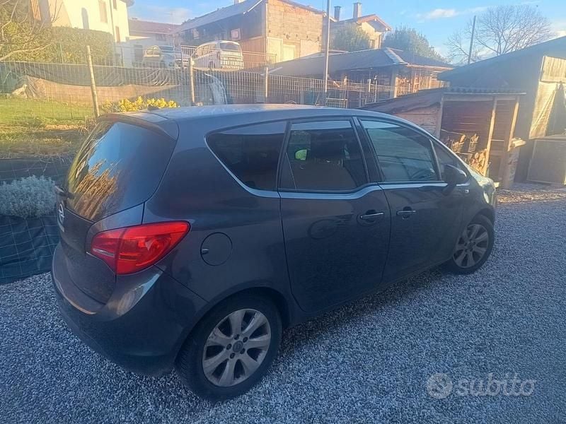 Usata Opel Meriva 100 CV (73 kW) 2012 Grigio Monovolume