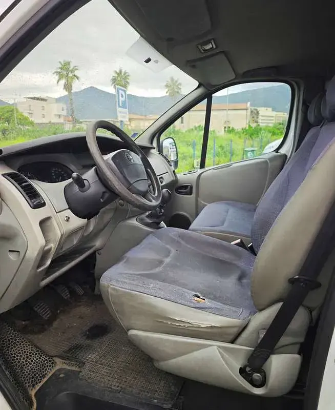 Usata Nissan Primastar 101 CV (74 kW) 2005 Bianco Monovolume