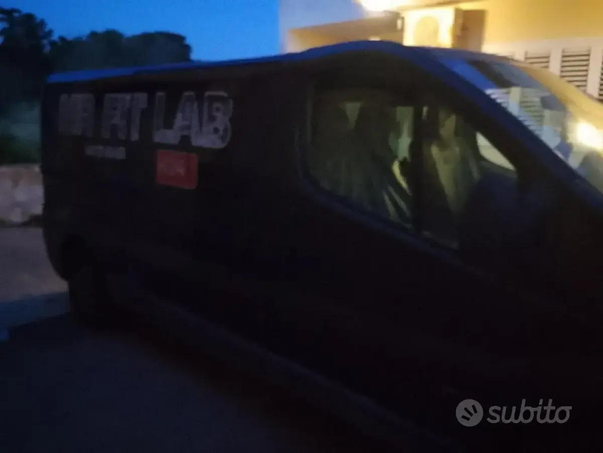 Usata Opel Vivaro 135 CV (99 kW) 2006 Nero Monovolume
