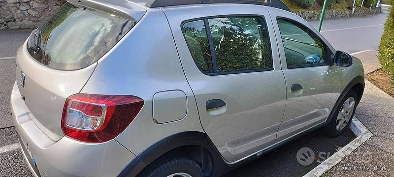 Begagnad Dacia Sandero 75 HK (55 kW) 2015 Grå Sedan