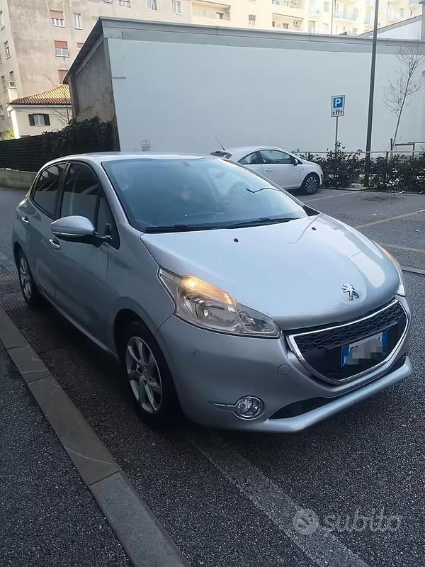 Usata Peugeot 208 82 CV (60 kW) 2012 Grigio Utilitaria