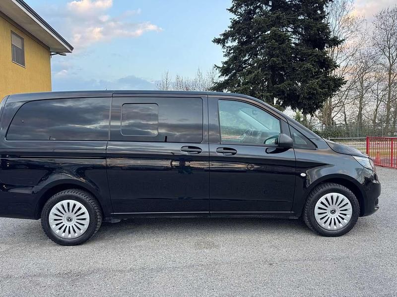 Begagnad Mercedes Vito 190 HK (139 kW) 2018 Svart Van