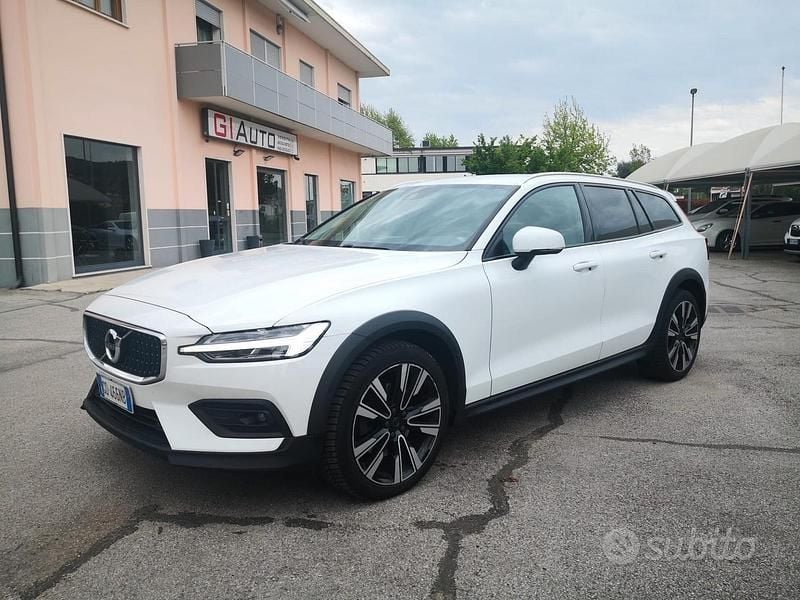 Usata Volvo V60 CC 190 CV (139 kW) 2021 Bianco Station wagon