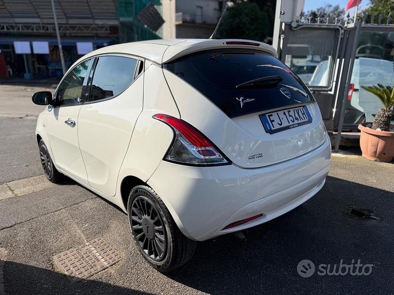 Usata Lancia Ypsilon Silver 69 CV (50 kW) 2017 Bianco Utilitaria