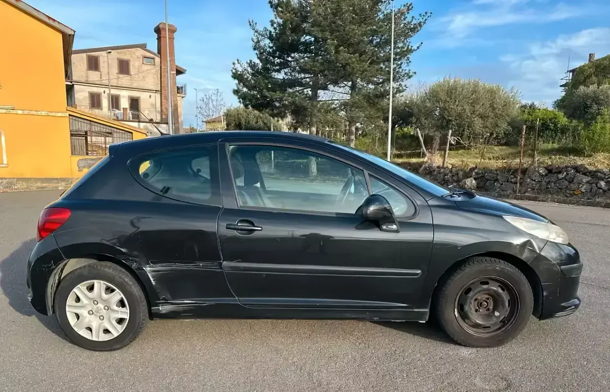 Usata Peugeot 207 73 CV (53 kW) 2007 Nero Berlina