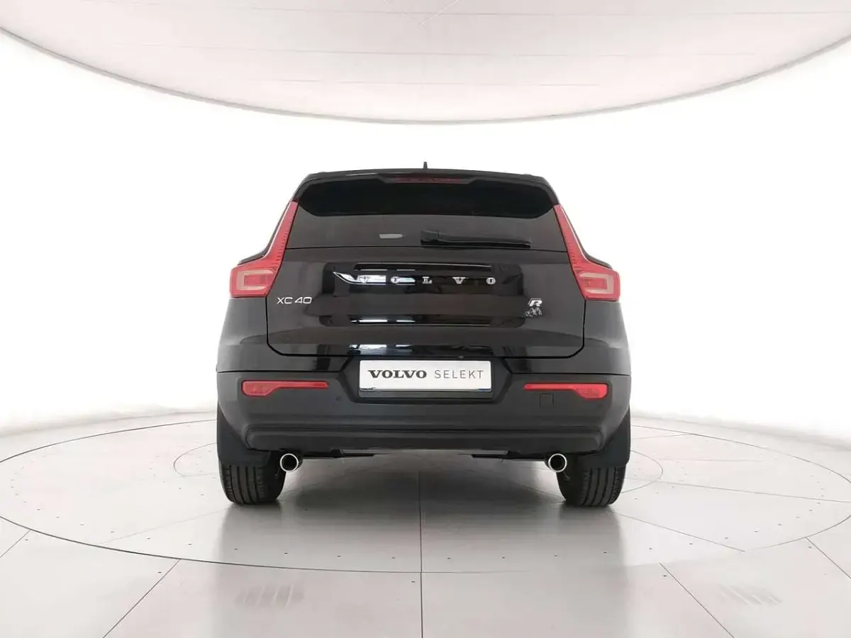 Usata Volvo XC40 Momentum 150 CV (110 kW) 2020 Nero SUV