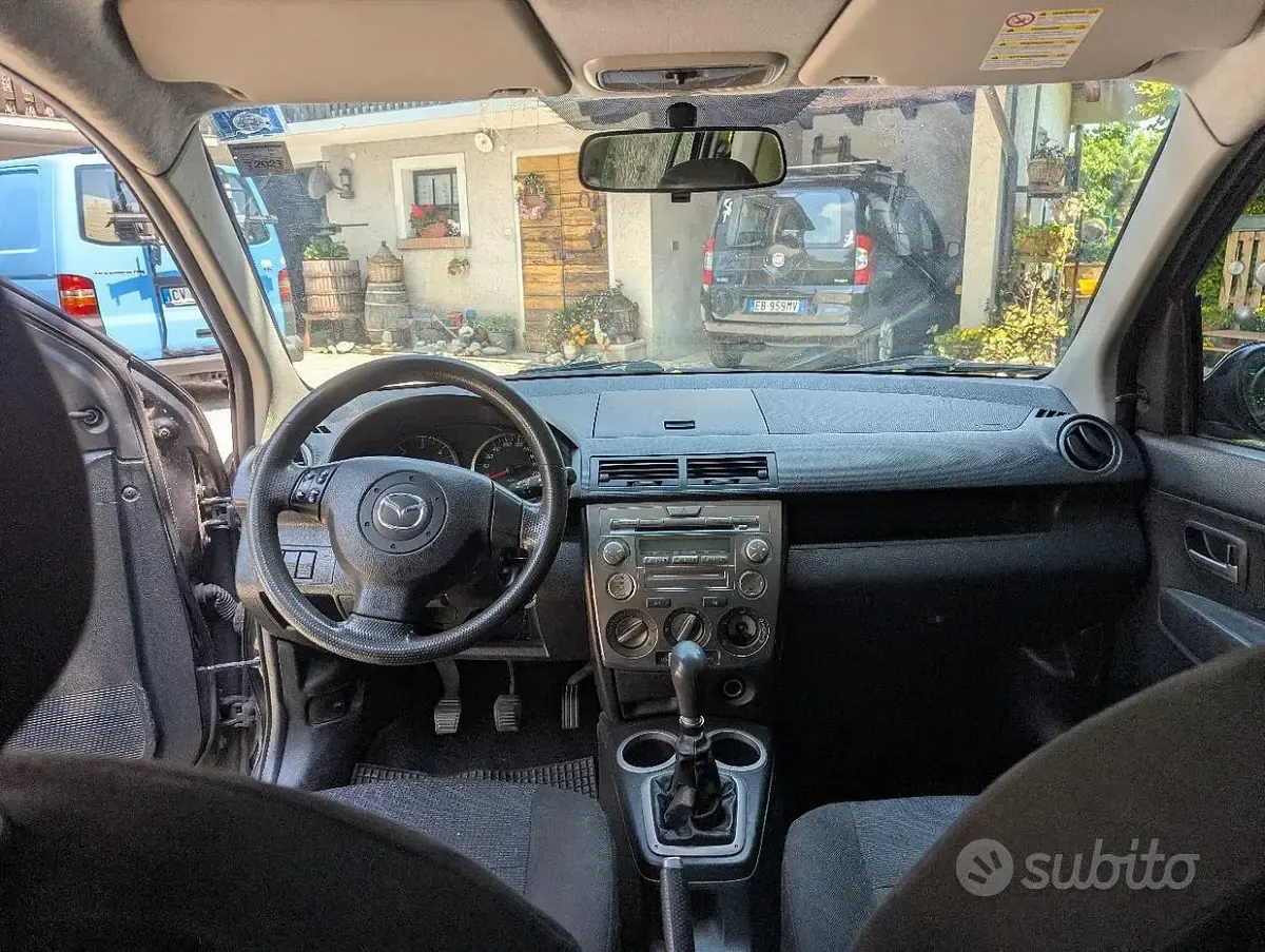 Usata Mazda 2 Style 68 CV (50 kW) 2007 Grigio Utilitaria