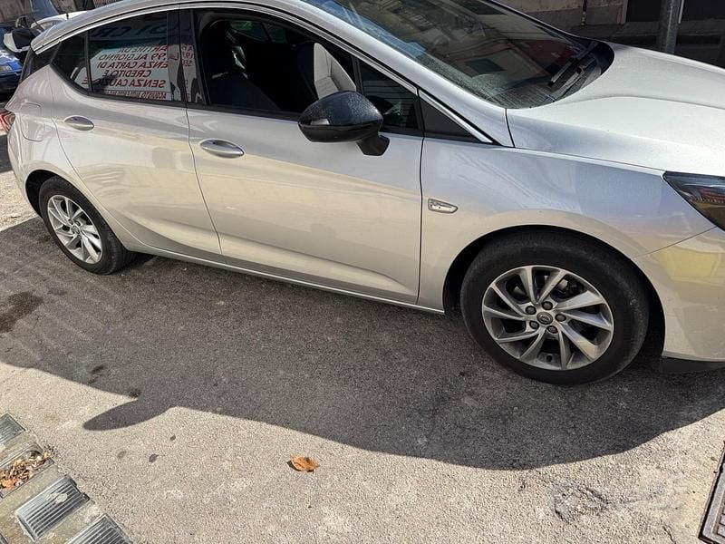 Usata Opel Astra Ultimate 122 CV (89 kW) 2021 Argento Berlina