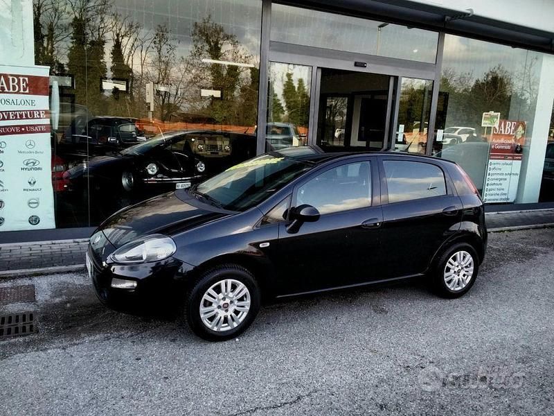 Usata Fiat Punto Lounge 69 CV (50 kW) 2016 Nero Utilitaria