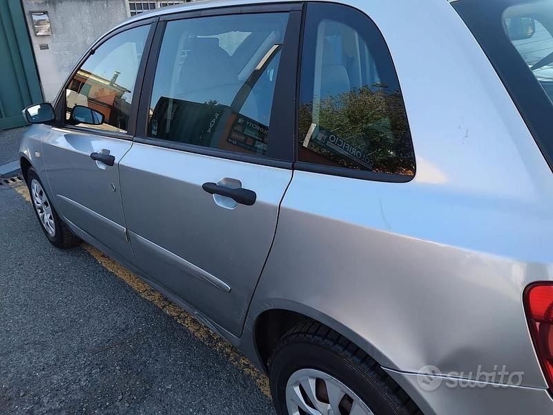Usata Fiat Stilo 140 CV (102 kW) 2004 Grigio Berlina