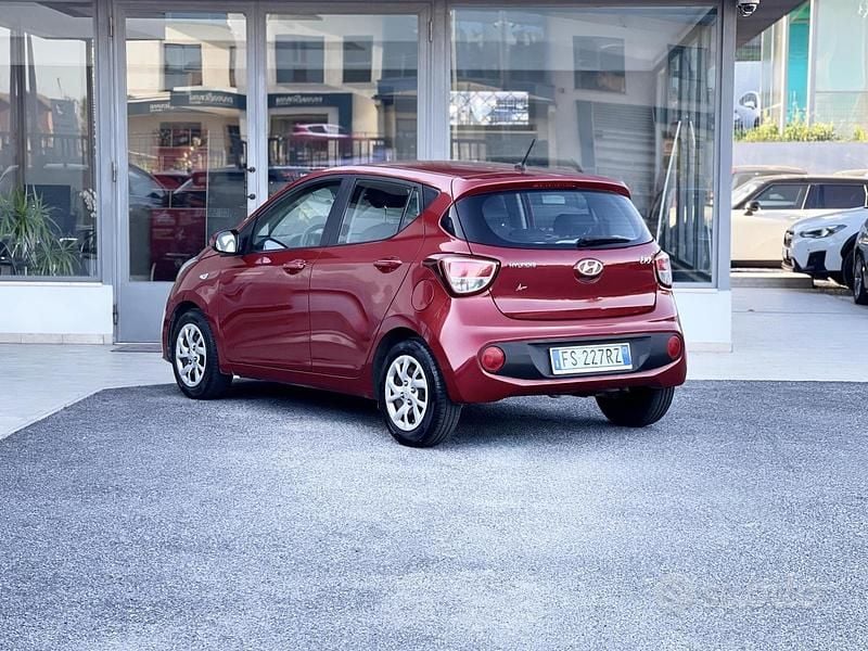 Usata Hyundai i10 67 CV (49 kW) 2018 Rosso Utilitaria