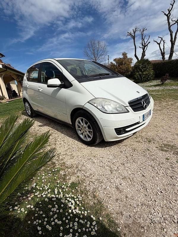 Usata Mercedes A180 Avantgarde 108 CV (79 kW) 2011 Bianco Berlina