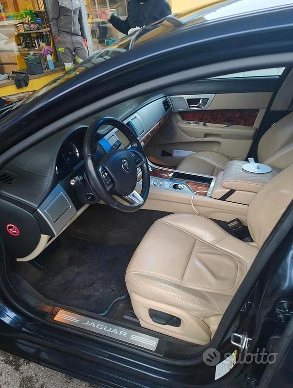 Usata Jaguar XF 2015 Blu Berlina