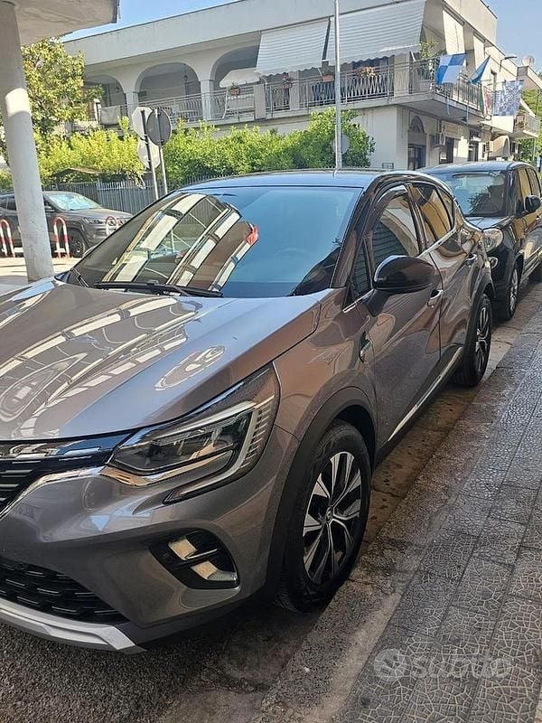 Usata Renault Captur Equilibre 101 CV (74 kW) 2023 Grigio SUV