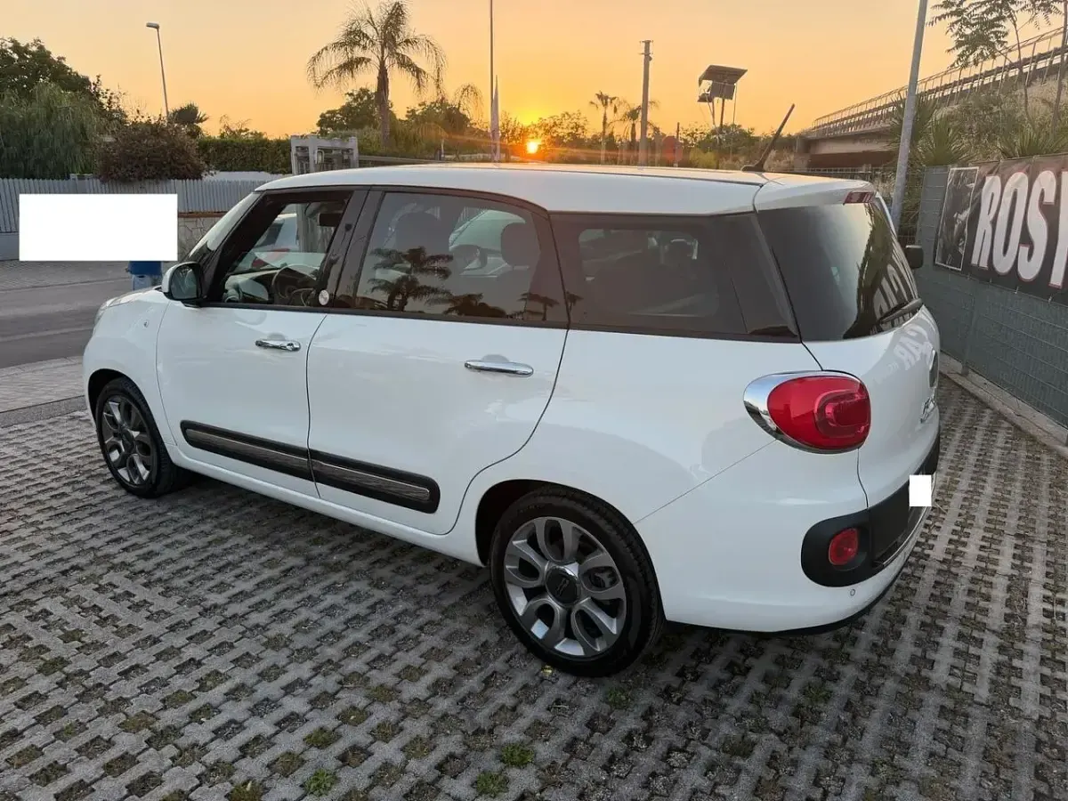 Usata Fiat 500L Living 120 CV (88 kW) 2016 Bianco Monovolume