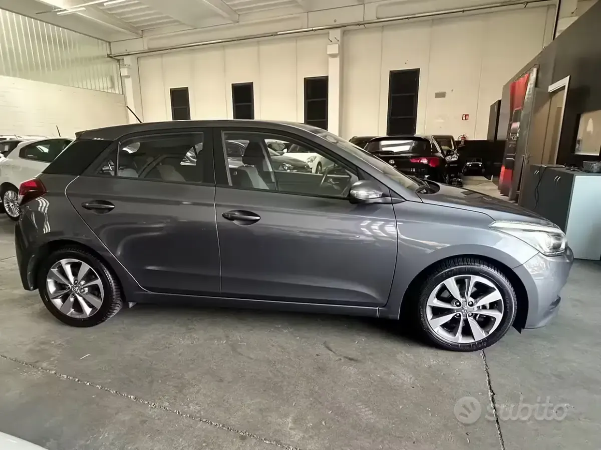 Usata Hyundai i20 90 CV (66 kW) 2016 Grigio Utilitaria