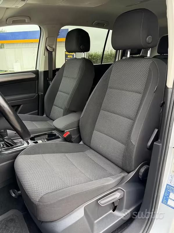 Usata VW Touran Business 150 CV (110 kW) 2017 Grigio Monovolume