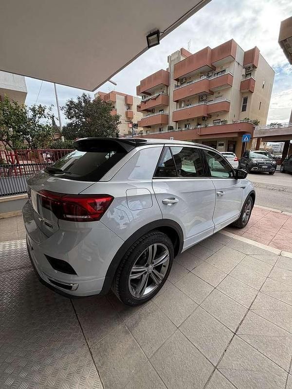 Usata VW T-Roc R-line 150 CV (110 kW) 2020 Pyrit silver con tetto pastell SUV