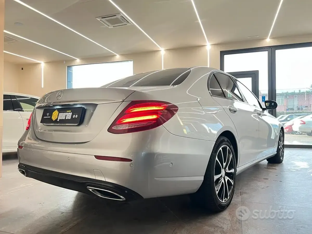 Usata Mercedes E220 Premium Plus 194 CV (142 kW) 2017 Grigio Berlina