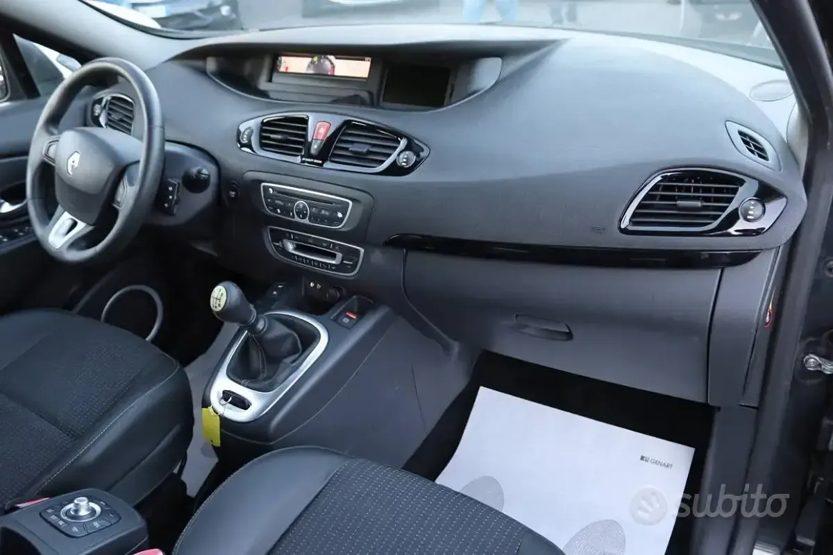 Usata Renault Scénic III 110 CV (80 kW) 2011 Bluazzurro Monovolume