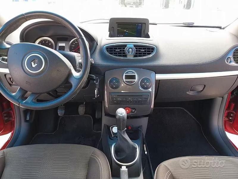 Usata Renault Clio II 100 CV (73 kW) 2011 Rosso Utilitaria