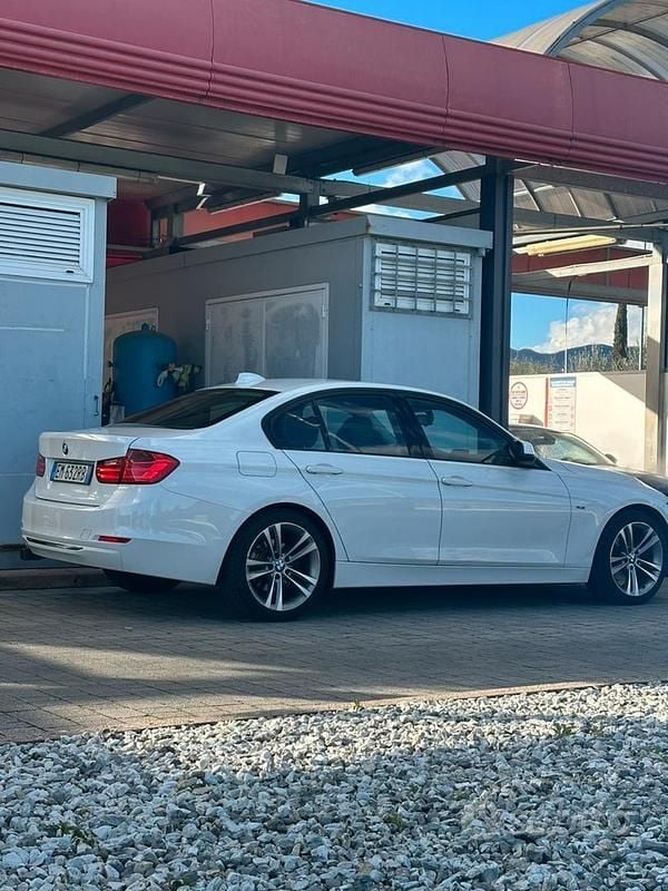 Usata BMW 320 Sport Line 184 CV (135 kW) 2012 Bianco Berlina