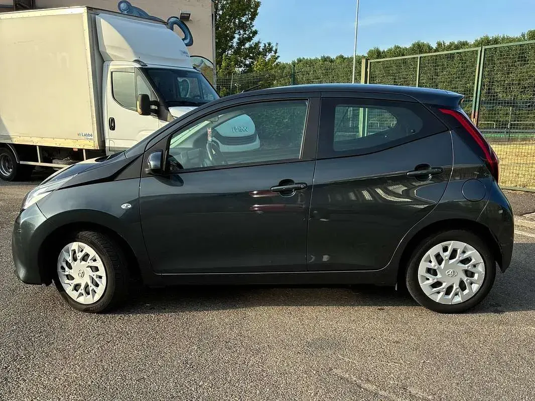 Usata Toyota Aygo X-play 72 CV (52 kW) 2019 Grigio Utilitaria