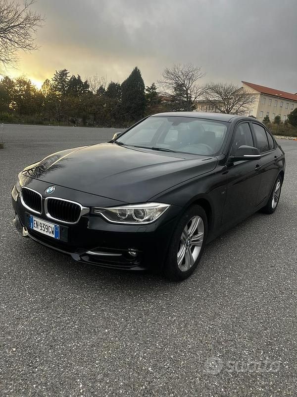 Begagnad BMW 318 Sport Line 143 HK (105 kW) 2013 Sedan