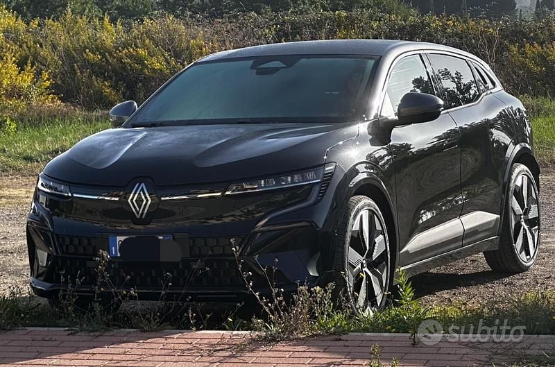 Nero Usata 2022 Renault Megane E-Tech SUV | 23.000 € (Buon prezzo) - Immagine 1/2