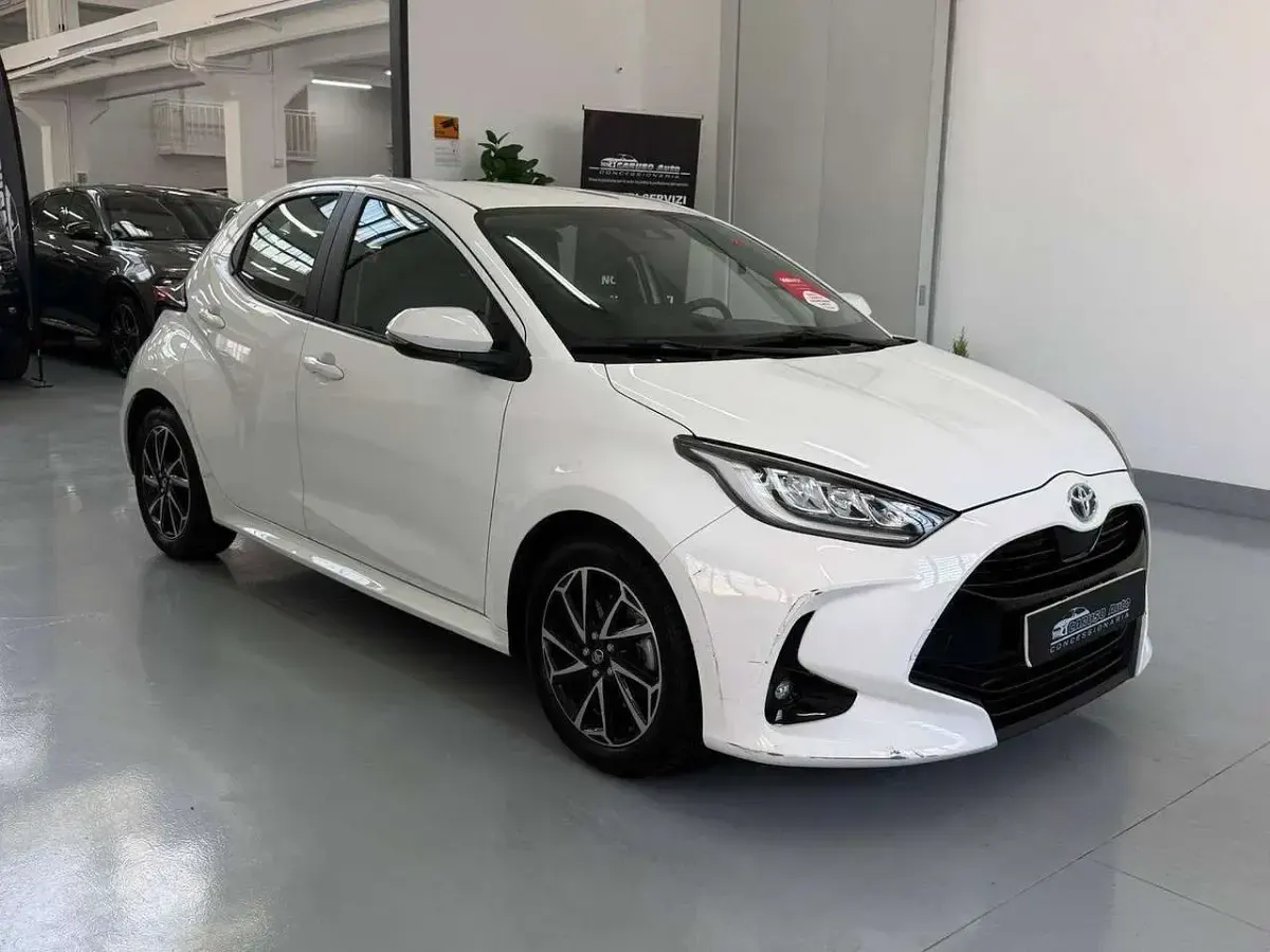 Second-hand Toyota Yaris Hybrid Trend 92 CP (67 kW) 2022 Alb Hatchback