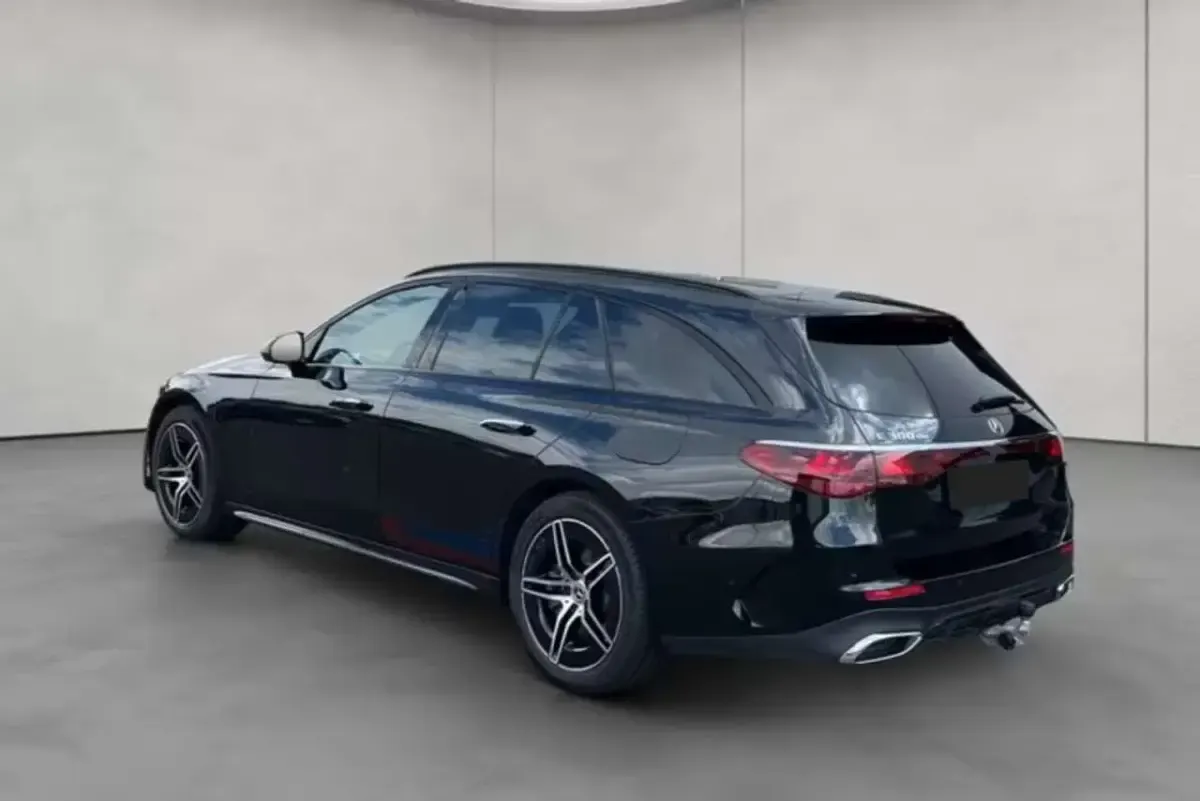 Usata Mercedes E300 AMG Line Premium 306 CV (225 kW) 2024 Nero Berlina