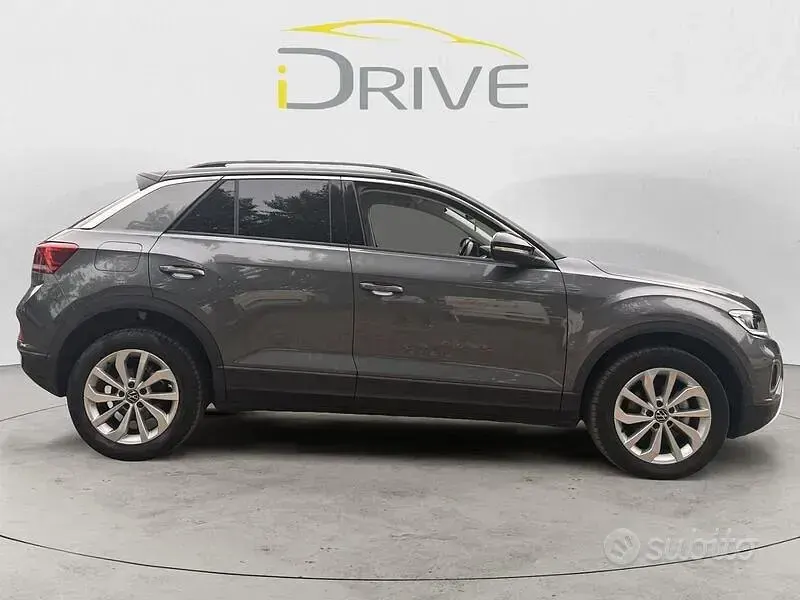 Usata VW T-Roc 110 CV (80 kW) 2022 Grigio SUV