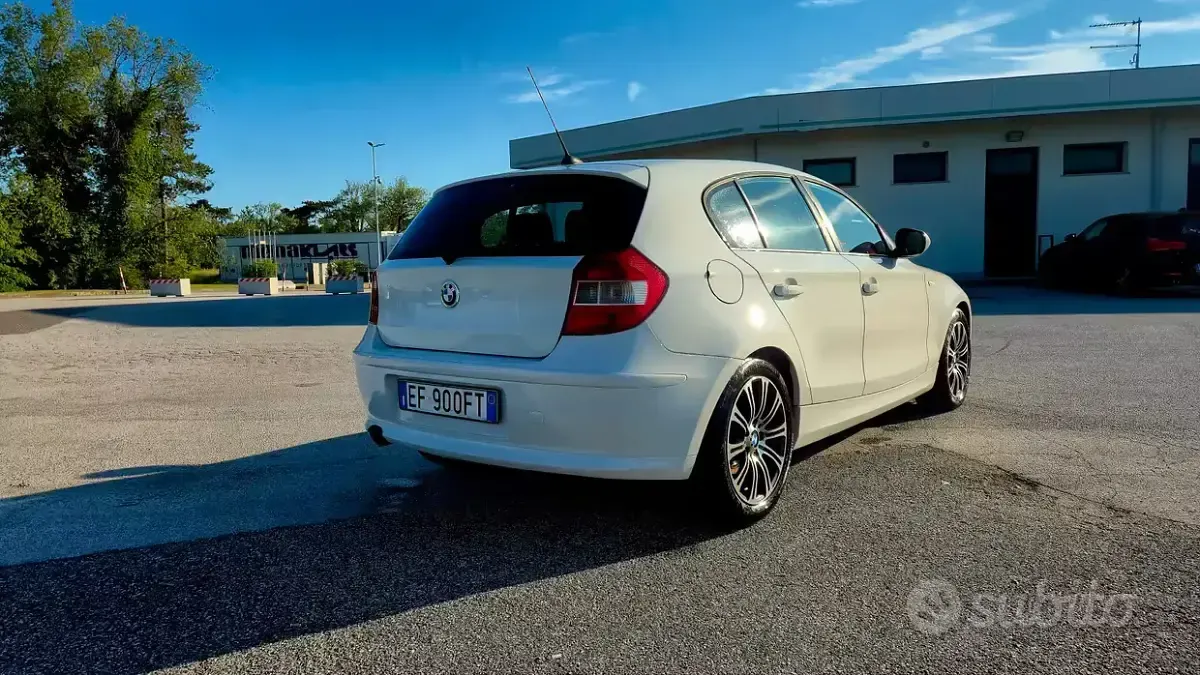 Usata BMW 118 143 CV (105 kW) 2012 Bianco Utilitaria