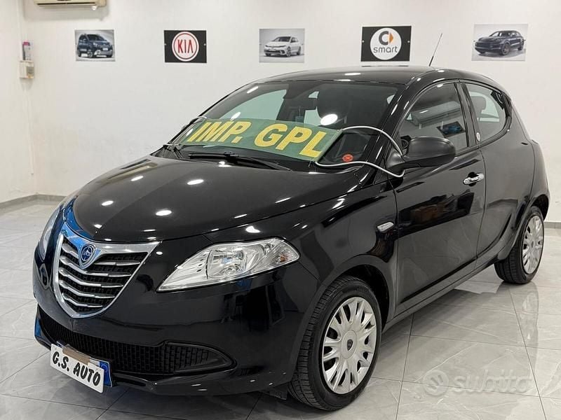 Usata Lancia Ypsilon Gold 69 CV (50 kW) 2014 Nero Utilitaria