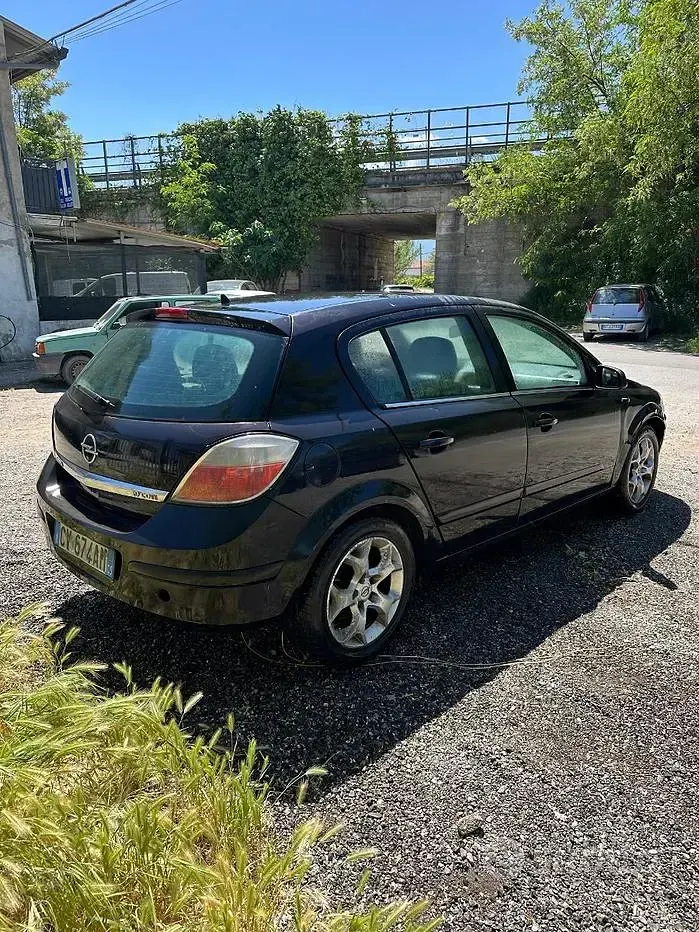 Usata Opel Astra 150 CV (110 kW) 2005 Nero Berlina