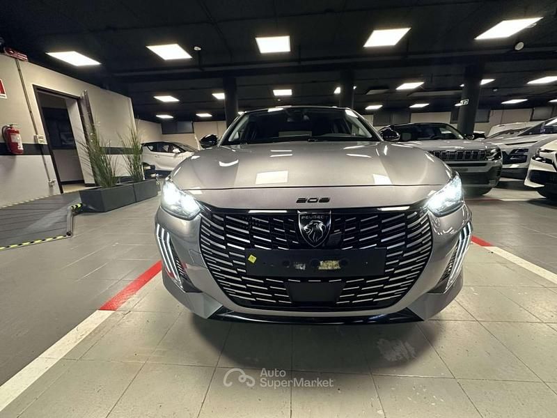 Usata Peugeot 208 Allure 101 CV (74 kW) 2024 Grigio met. Utilitaria