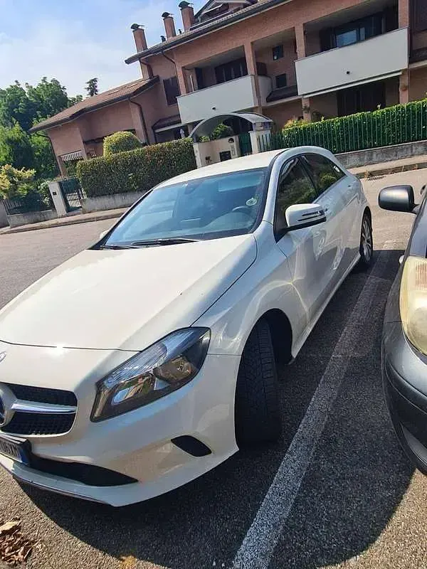 Usata Mercedes A160 Business 102 CV (75 kW) 2017 Bianco Berlina