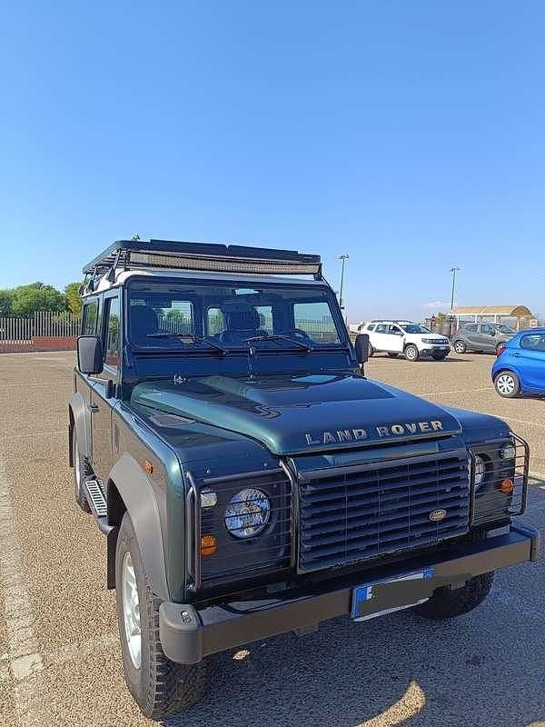 Usado Land Rover Defender 122 CV (89 kW) 2012 Verde Familiar