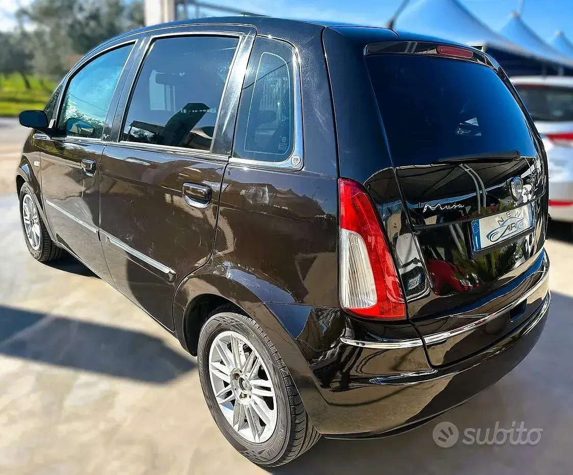 Usata Lancia Musa 90 CV (66 kW) 2008 Marrone Monovolume