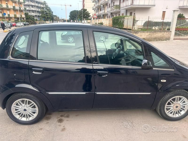 Usata Lancia Musa 90 CV (66 kW) 2010 Blu Monovolume