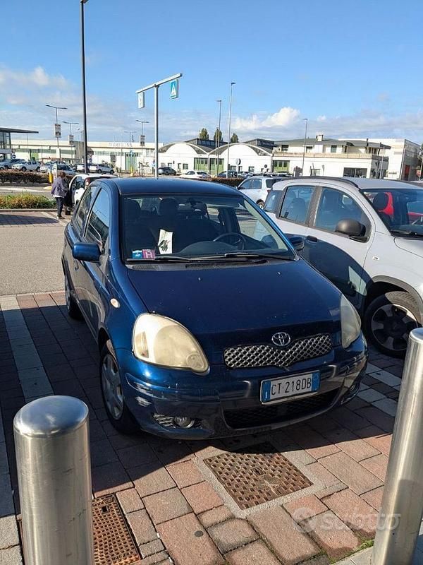 Usata Toyota Yaris 75 CV (55 kW) 2004 Blu Berlina