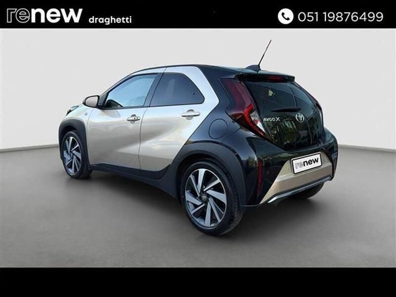 Usata Toyota Aygo X Lounge 72 CV (52 kW) 2024 Oro SUV