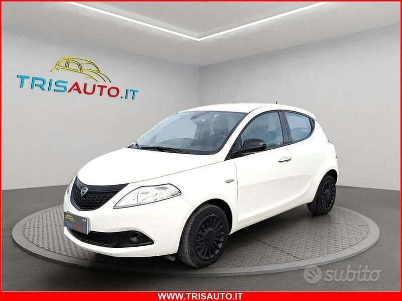 Usata Lancia Ypsilon Silver 71 CV (52 kW) 2023 Bianco Utilitaria