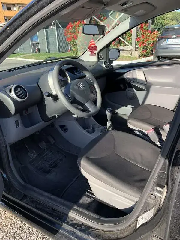 Usata Toyota Aygo 68 CV (50 kW) 2010 Nero Utilitaria
