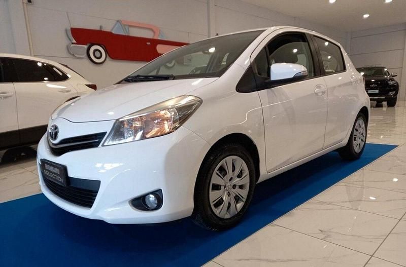 Usata Toyota Yaris Lounge 69 CV (50 kW) 2013 Altro Berlina
