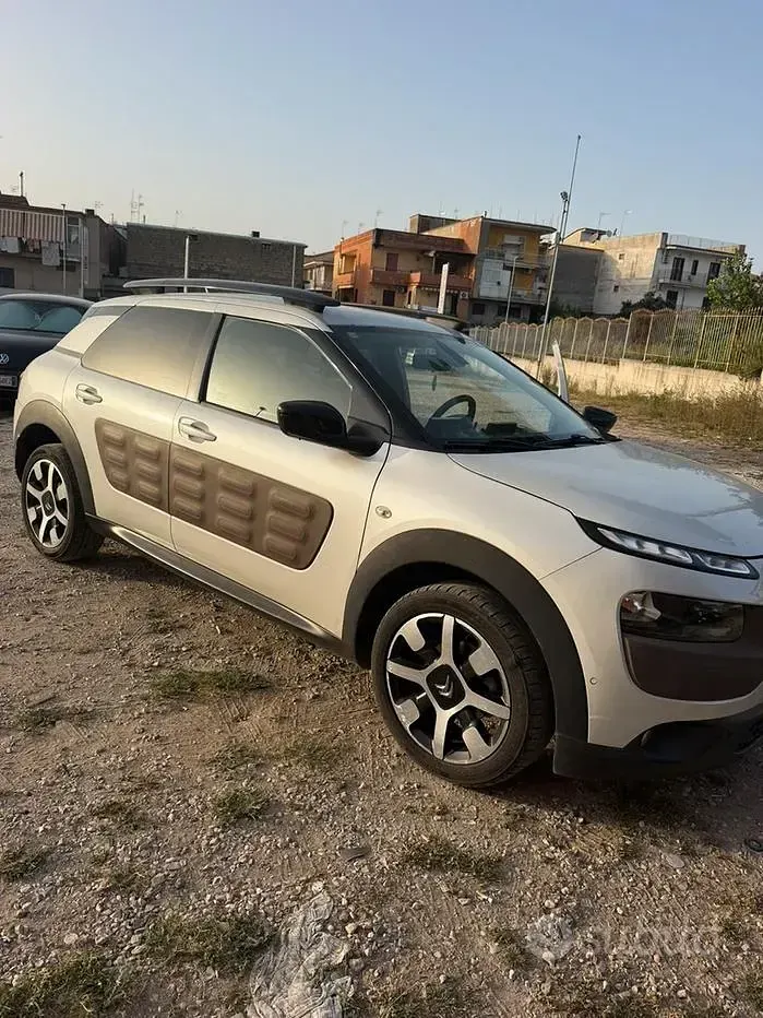 Usata Citroën C4 Cactus 92 CV (67 kW) 2014 Bianco Utilitaria