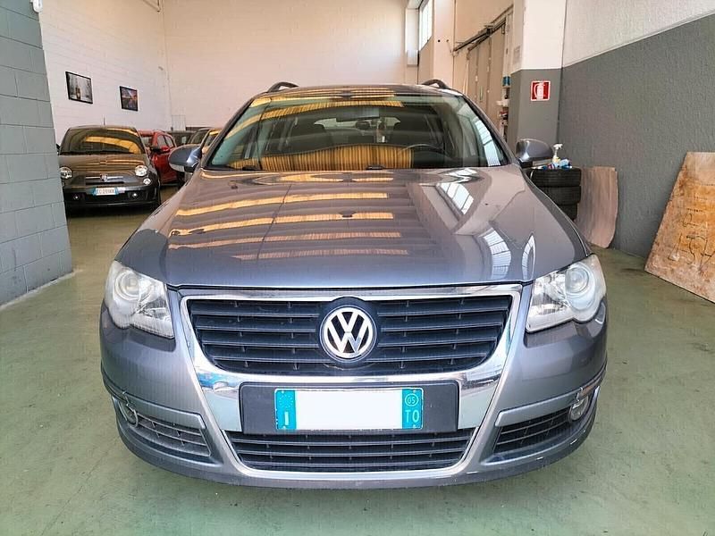 Usata VW Passat Comfortline 284 CV (208 kW) 2005 Grigio Station wagon